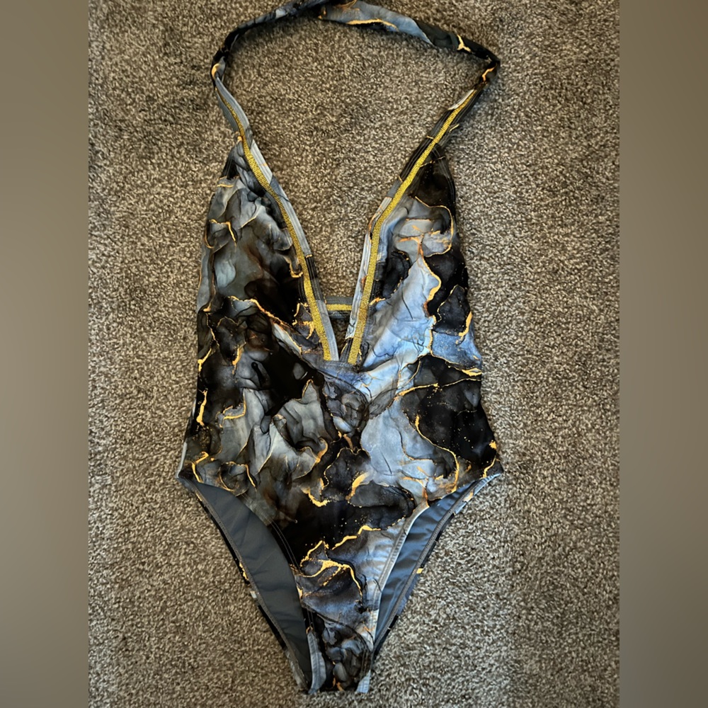 Women’s One Piece Size Small Bathing Suit